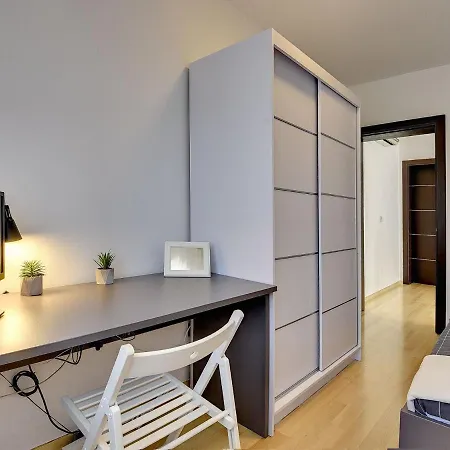 Будинок відпочинку In With Private Pool & Bbq *