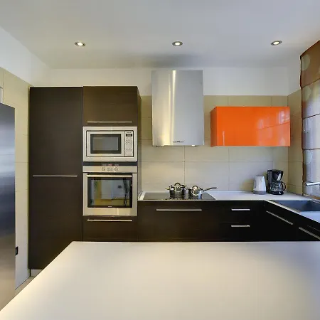 In With Private Pool & Bbq