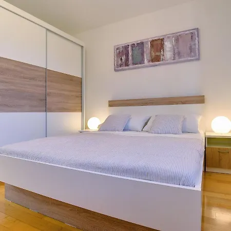 In With Private Pool & Bbq Semesterbostad *