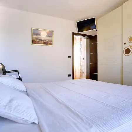 In With Private Pool & Bbq