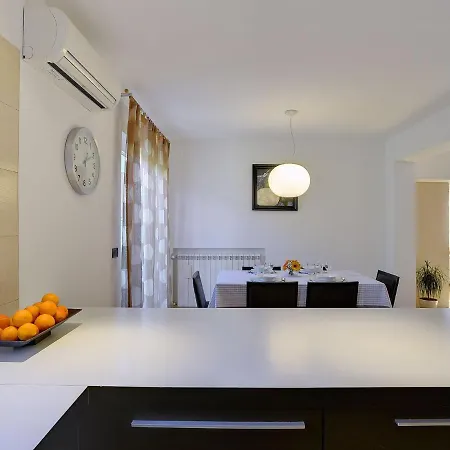 Modern With Swimming Pool Holiday home Pula