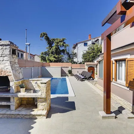 In With Private Pool & Bbq 풀라