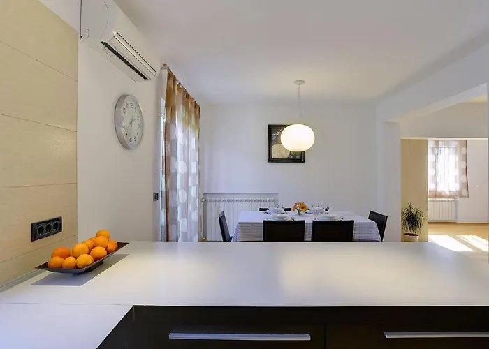 In With Private Pool & Bbq بيت للعطل بولا