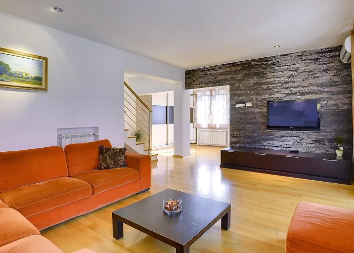 In With Private Pool & Bbq بيت للعطل *