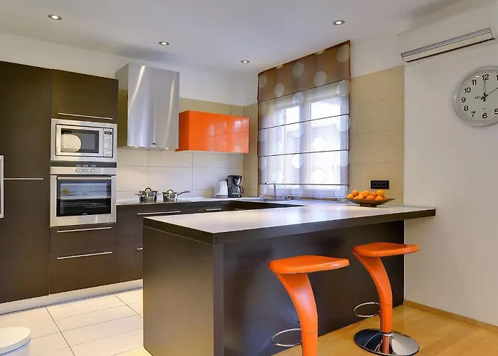 In With Private Pool & Bbq بيت للعطل بولا