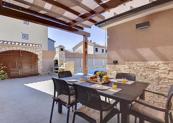 Feriehus In With Private Pool & Bbq *