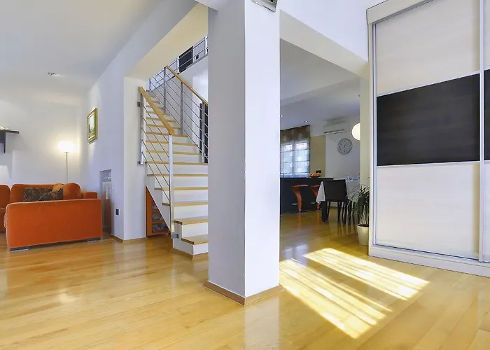 In With Private Pool & Bbq Holiday home *