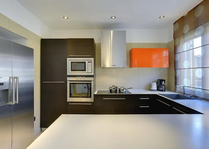 In With Private Pool & Bbq